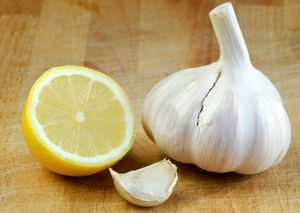 Чеснок и лимон используются практически во всех рецептах для чистки сосудов.